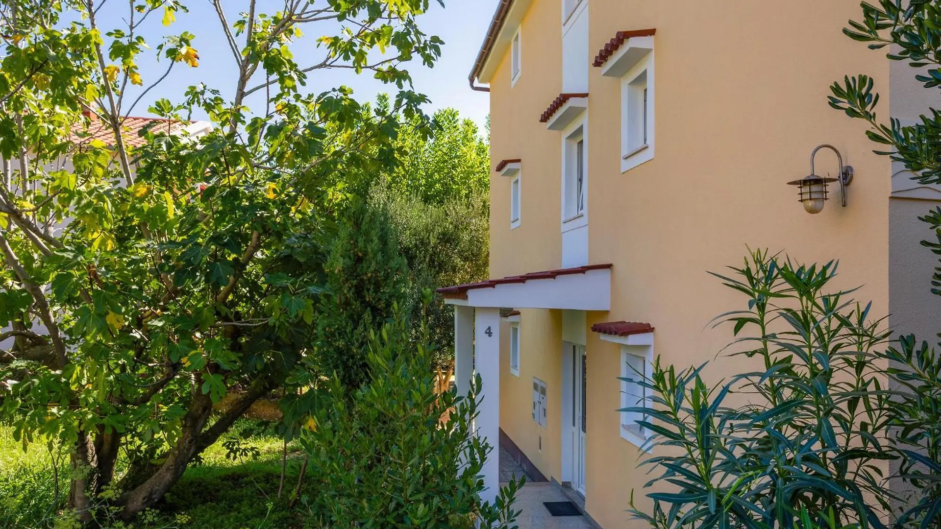 Awesome Apartment In Baska With Kitchen Kroatië