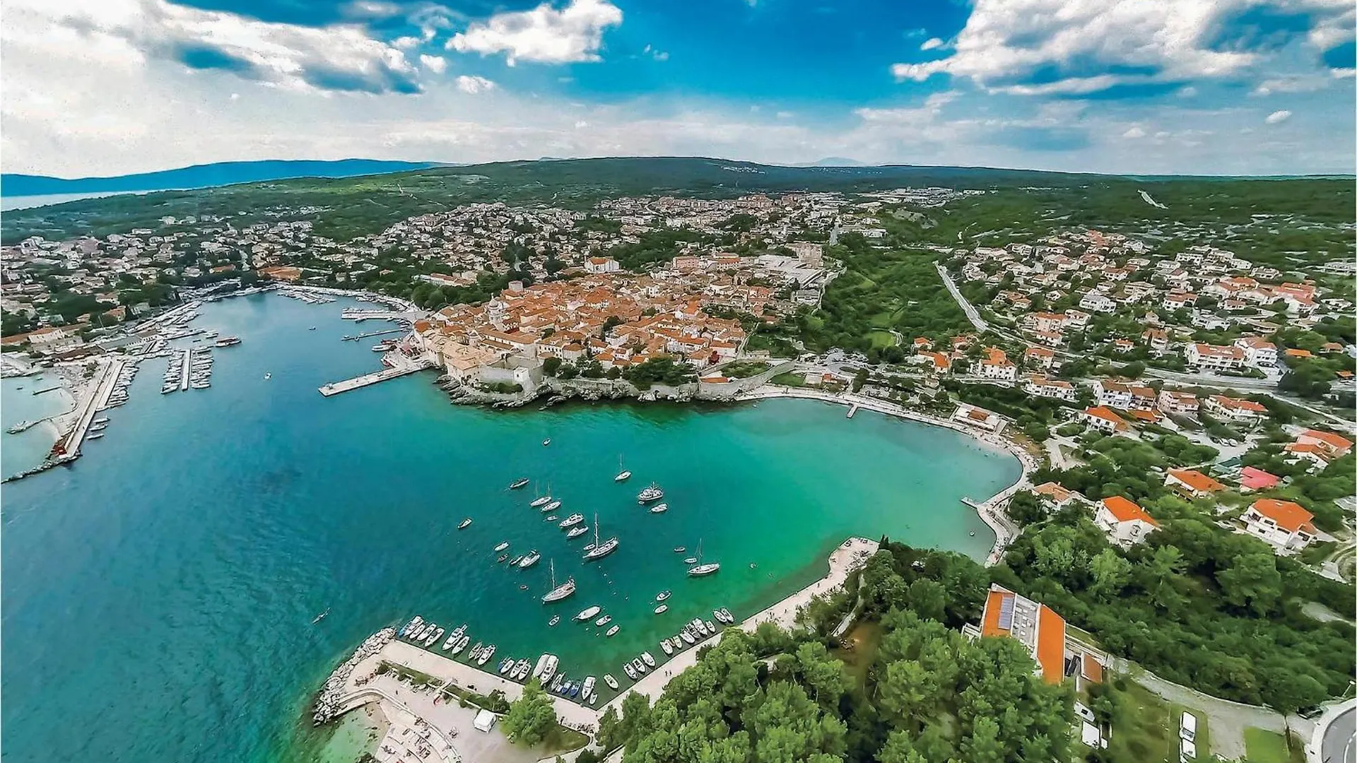 Awesome Apartment In Baska With Kitchen Baška