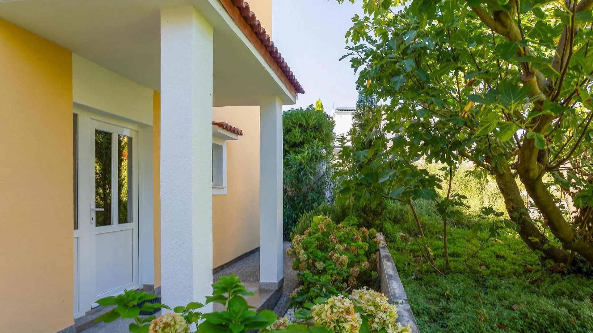 Awesome Apartment In Baska With Kitchen 0*, Baška Croacia